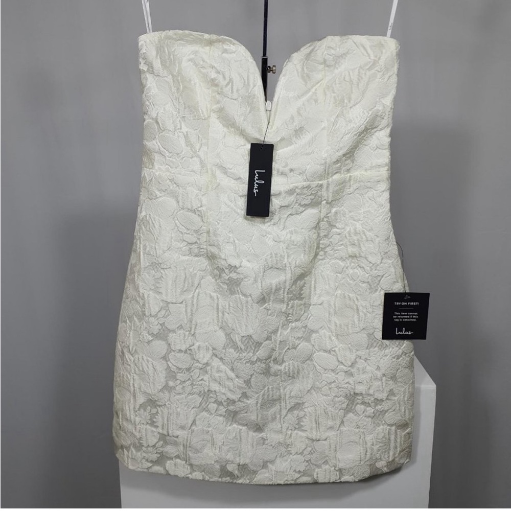 NWT Lulu’s White Floral Jacquard Strapless Dress - Picture 2 of 5